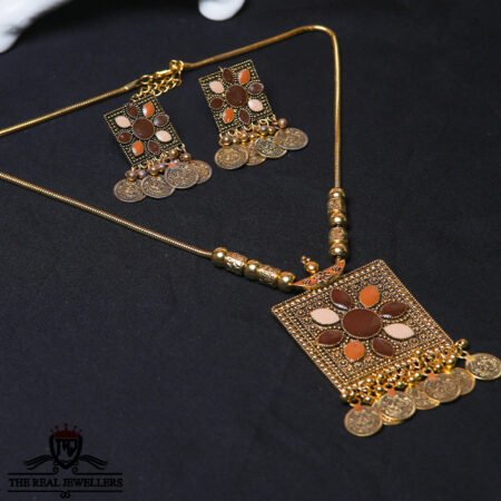 Golden multi Arghyaa Square Matt Finish Kundan Long Necklace Set A beautiful pendant with chain.