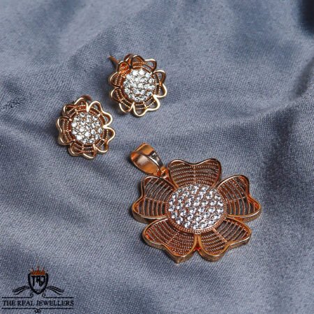 Sun Flower Gold Plated Crystal Necklace Sets for Girls/Women Gold plated necklace sets for girls/women.