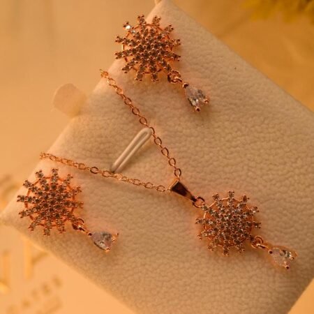 Sitara latkan locket